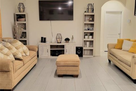 House in Davenport, Florida 5 bedrooms, 250.46 sq.m. № 1721766 - photo 12