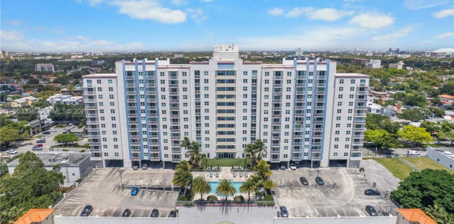 Condominio en Miami, Florida, 2 dormitorios  № 2066547