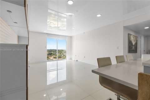 Condominio en venta en Miami, Florida, 2 dormitorios, 103.4 m2 № 2066547 - foto 10