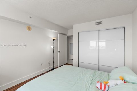 Condominio en venta en Miami, Florida, 2 dormitorios, 103.4 m2 № 2066547 - foto 19