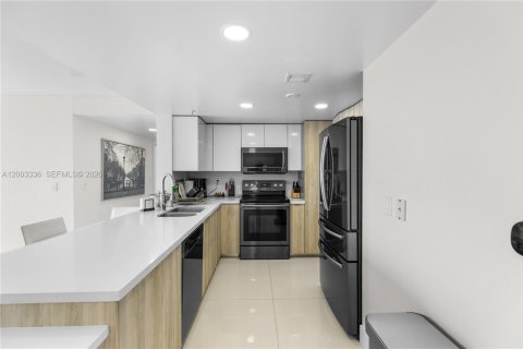 Condominio en venta en Miami, Florida, 2 dormitorios, 103.4 m2 № 2066547 - foto 11