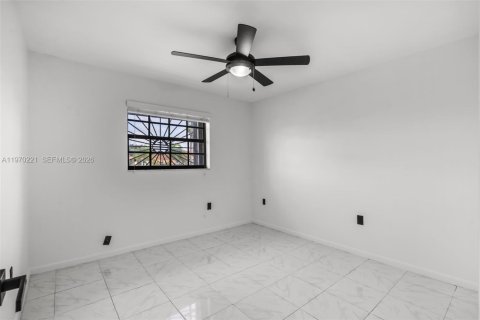 Casa en alquiler en Miami, Florida, 3 dormitorios, 172.61 m2 № 2030917 - foto 9