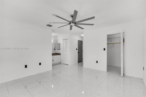 Casa en alquiler en Miami, Florida, 3 dormitorios, 172.61 m2 № 2030917 - foto 11