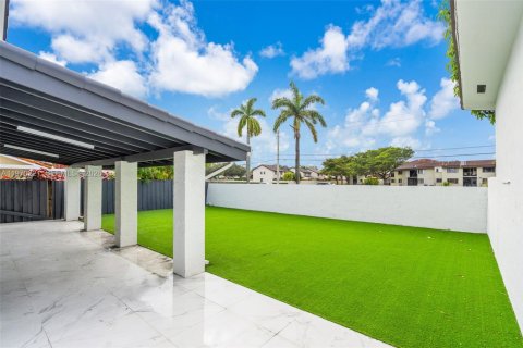 Casa en alquiler en Miami, Florida, 3 dormitorios, 172.61 m2 № 2030917 - foto 15