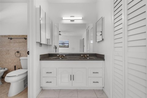 Casa en alquiler en Miami, Florida, 3 dormitorios, 172.61 m2 № 2030917 - foto 12