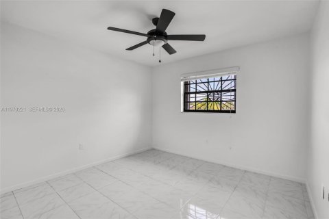 Casa en alquiler en Miami, Florida, 3 dormitorios, 172.61 m2 № 2030917 - foto 10