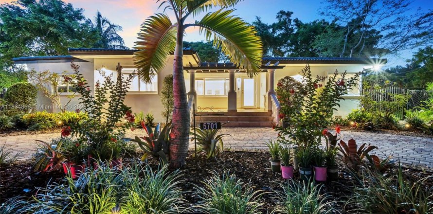 Casa en Miami, Florida 4 dormitorios, 178.28 m2 № 1828924