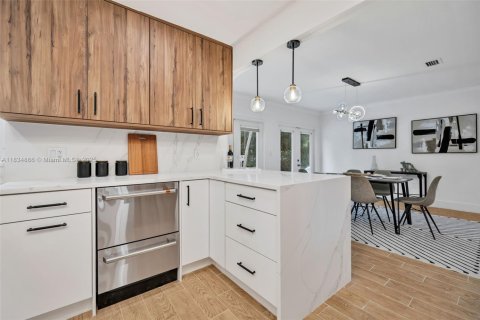 Casa en venta en Miami, Florida, 4 dormitorios, 178.28 m2 № 1828924 - foto 24