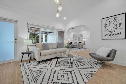 Casa en venta en Miami, Florida, 4 dormitorios, 178.28 m2 № 1828924 - foto 13