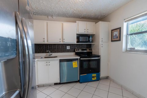 Купить кондоминиум в Тамарак, Флорида 3 комнаты, 76.64м2, № 2083292 - фото 3