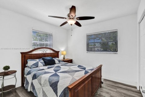 House in Miami, Florida 5 bedrooms, 129.88 sq.m. № 1878373 - photo 14