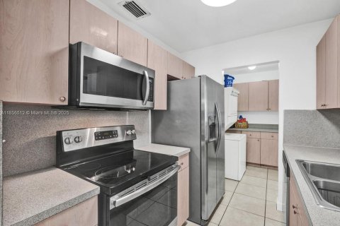 House in Miami, Florida 5 bedrooms, 129.88 sq.m. № 1878373 - photo 26