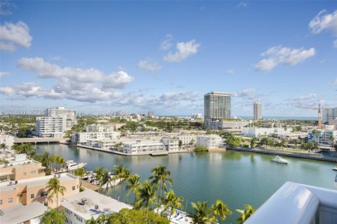 Condo in Miami Beach, Florida, 1 bedroom  № 2171287 - photo 2