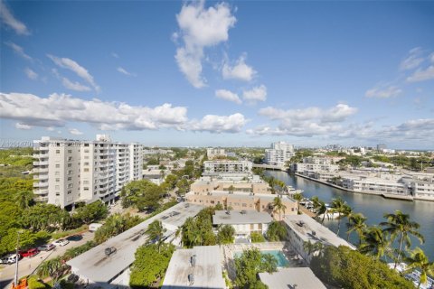 Condo in Miami Beach, Florida, 1 bedroom  № 2171287 - photo 20