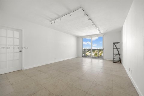 Condo in Miami Beach, Florida, 1 bedroom  № 2171287 - photo 22