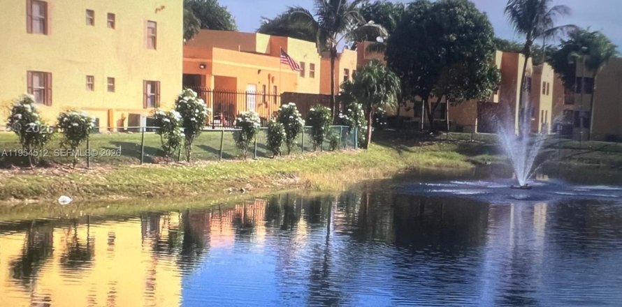 Condo in Sweetwater, Florida, 2 bedrooms  № 2008354