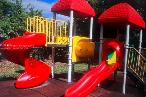 Condo in Sweetwater, Florida, 2 bedrooms  № 2008354 - photo 14