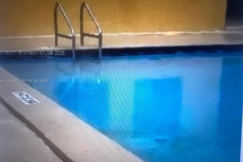 Condo in Sweetwater, Florida, 2 bedrooms  № 2008354 - photo 13