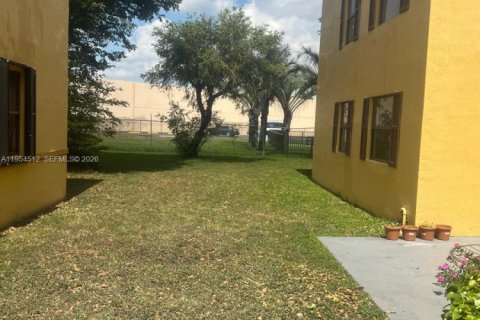 Condo in Sweetwater, Florida, 2 bedrooms  № 2008354 - photo 18