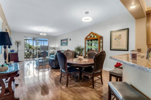 Condominio en venta en Tamarac, Florida, 2 dormitorios, 158.4 m2 № 2077993 - foto 13