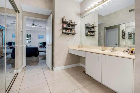 Condominio en venta en Tamarac, Florida, 2 dormitorios, 158.4 m2 № 2077993 - foto 25
