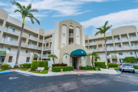 Condominio en venta en Tamarac, Florida, 2 dormitorios, 158.4 m2 № 2077993 - foto 28