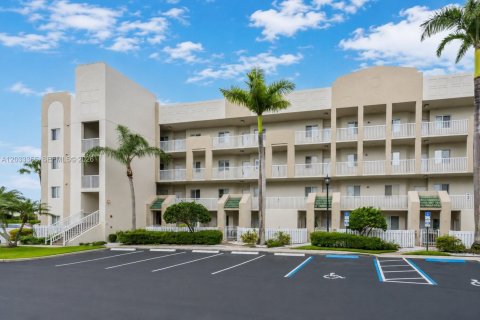 Condominio en Tamarac, Florida, 2 dormitorios № 2077993