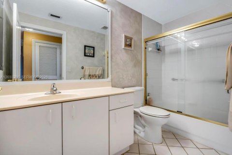 Condominio en venta en Tamarac, Florida, 2 dormitorios, 158.4 m2 № 2077993 - foto 12