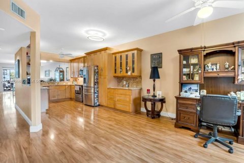 Condominio en venta en Tamarac, Florida, 2 dormitorios, 158.4 m2 № 2077993 - foto 4
