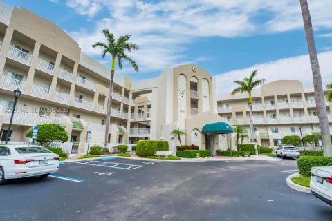 Condominio en venta en Tamarac, Florida, 2 dormitorios, 158.4 m2 № 2077993 - foto 2
