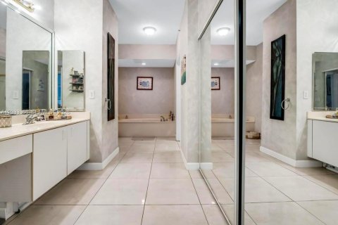 Condominio en venta en Tamarac, Florida, 2 dormitorios, 158.4 m2 № 2077993 - foto 21