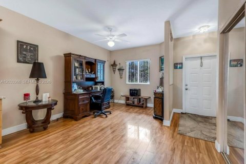 Condominio en venta en Tamarac, Florida, 2 dormitorios, 158.4 m2 № 2077993 - foto 5