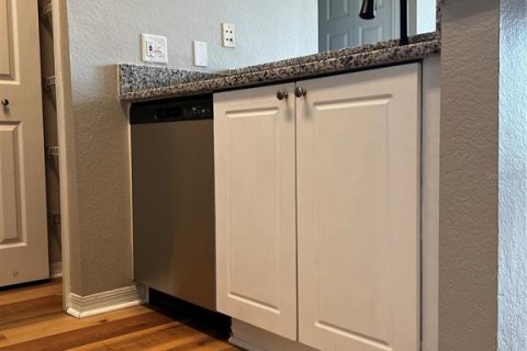 Condo in Sarasota, Florida, 1 bedroom  № 1898560 - photo 11