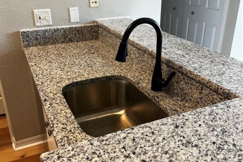 Condo in Sarasota, Florida, 1 bedroom  № 1898560 - photo 12