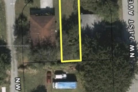 Land in Miami, Florida № 1976132 - photo 1