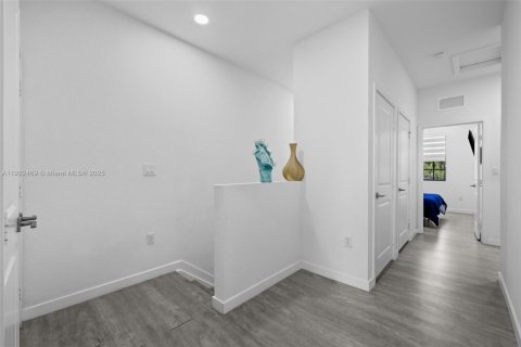 Снять в аренду таунхаус в Флорида-Сити, Флорида 3 спальни, 136.19м2, № 2034301 - фото 15