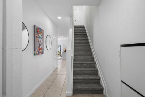 Снять в аренду таунхаус в Флорида-Сити, Флорида 3 спальни, 136.19м2, № 2034301 - фото 14