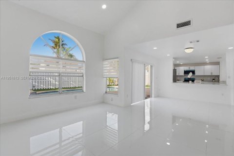 Купить виллу или дом в Санрайз, Флорида 4 спальни, 171.59м2, № 2007765 - фото 8