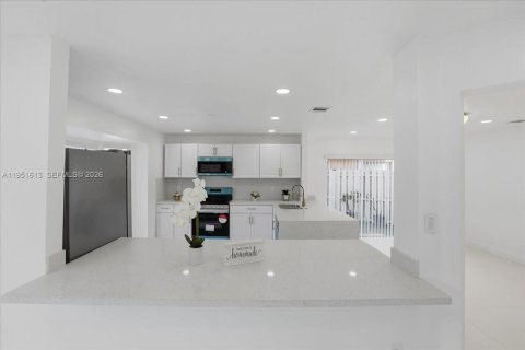 Купить виллу или дом в Санрайз, Флорида 4 спальни, 171.59м2, № 2007765 - фото 11