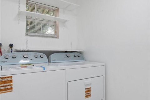 Купить виллу или дом в Санрайз, Флорида 4 спальни, 171.59м2, № 2007765 - фото 27