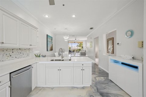 Townhouse in Tierra Verde, Florida 3 bedrooms, 207.73 sq.m. № 1782642 - photo 19
