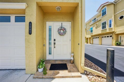 Townhouse in Tierra Verde, Florida 3 bedrooms, 207.73 sq.m. № 1782642 - photo 3