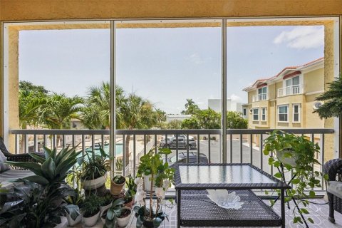 Townhouse in Tierra Verde, Florida 3 bedrooms, 207.73 sq.m. № 1782642 - photo 7