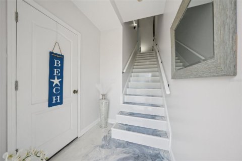 Townhouse in Tierra Verde, Florida 3 bedrooms, 207.73 sq.m. № 1782642 - photo 4