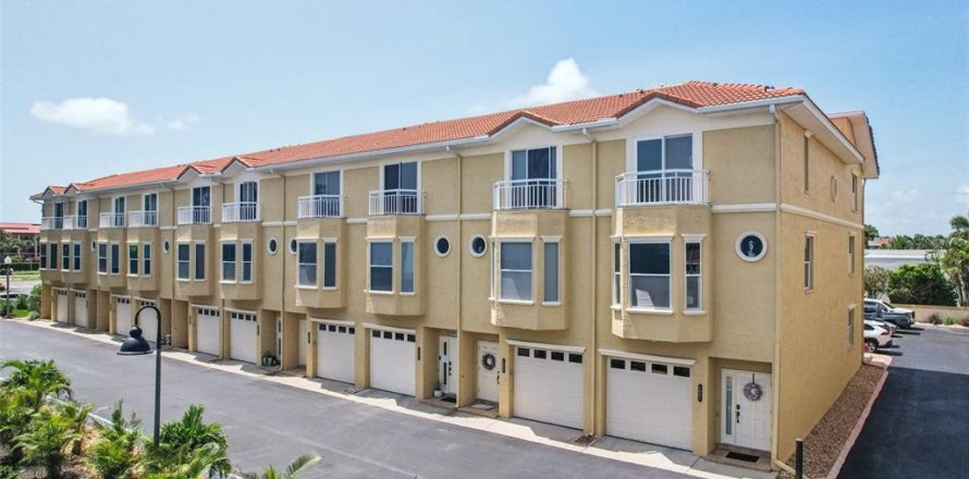 Touwnhouse à Tierra Verde, Floride 3 chambres, 207.73 m2 № 1782642