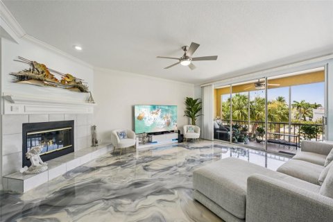 Townhouse in Tierra Verde, Florida 3 bedrooms, 207.73 sq.m. № 1782642 - photo 5
