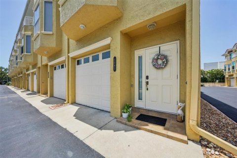 Townhouse in Tierra Verde, Florida 3 bedrooms, 207.73 sq.m. № 1782642 - photo 2