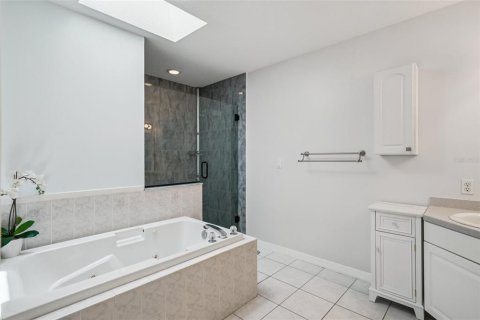 Townhouse in Tierra Verde, Florida 3 bedrooms, 207.73 sq.m. № 1782642 - photo 30