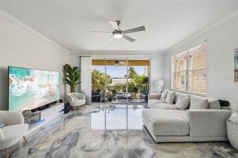 Townhouse in Tierra Verde, Florida 3 bedrooms, 207.73 sq.m. № 1782642 - photo 8