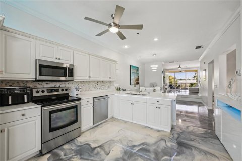 Townhouse in Tierra Verde, Florida 3 bedrooms, 207.73 sq.m. № 1782642 - photo 20